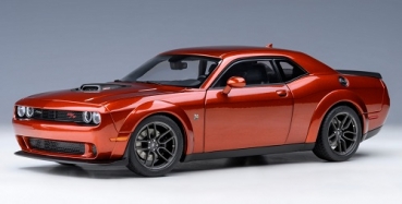 71773 Dodge Challenger R/T Scat Pack Shaker Widebody 2022 (Sinamon Stick) 1:18